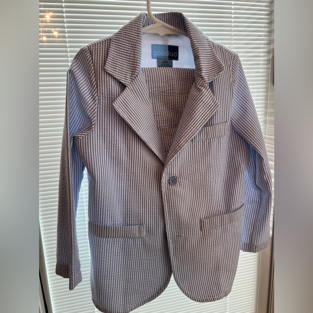 Little boys Size 5 blue seersucker suit.   Suit includes pants and jacket